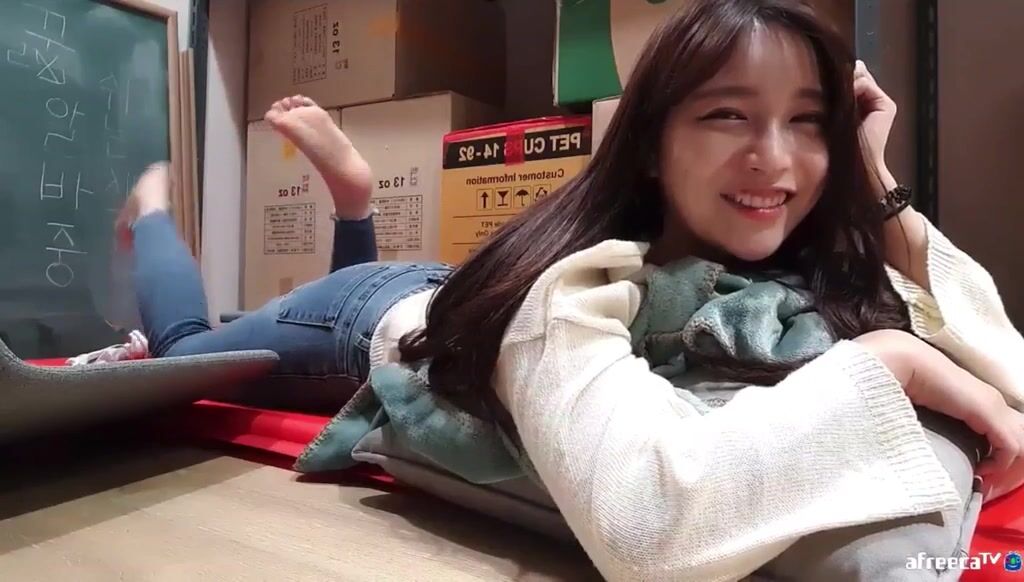 Cute streamer’s soles in the pose