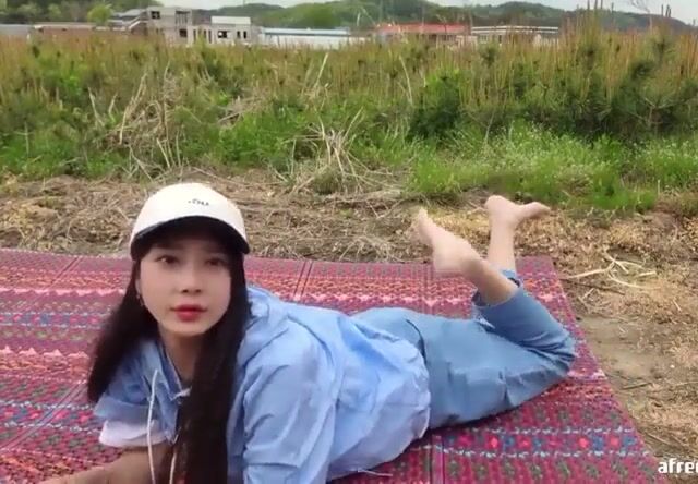 Cute outdoor pose session