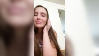 A butt and some bare feet for you beautiful people!