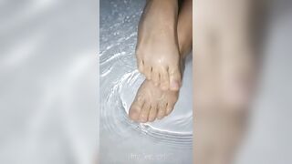 Amateur Feet: Playing in the bath tub ♥️♥️ #1