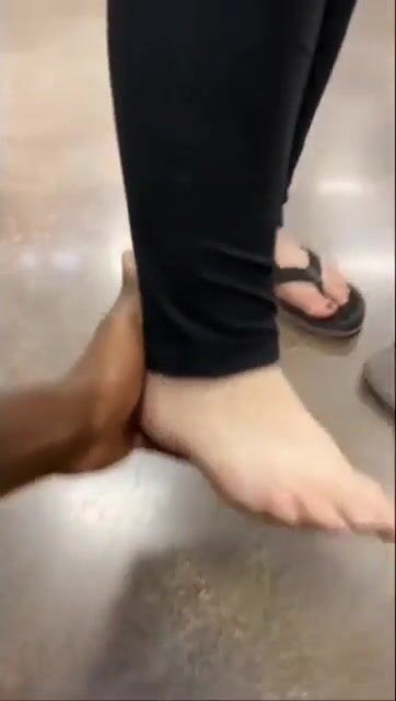 Random approach of some sexy dirty feet.♥️♥️