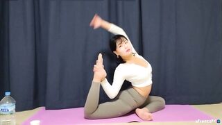 BJ Feet: Soleful yoga #3