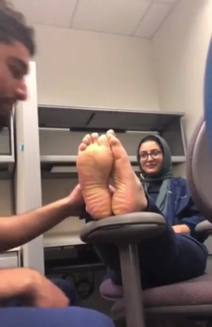 Hijabi girl get her meaty soles worshipped ????????????