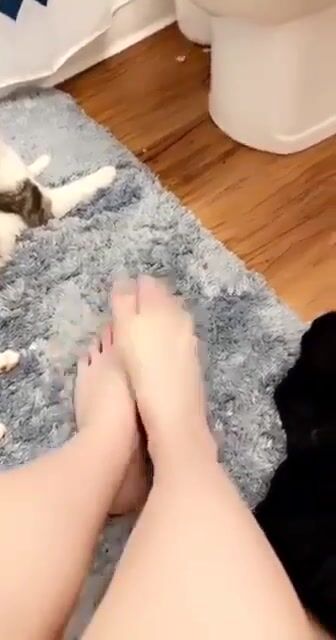 Dm me to trade feet of girls that we bought from or know.