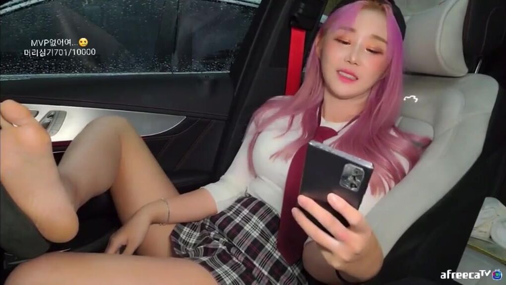 Late night sole show in car