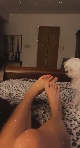 my best friends mom sent me many videos of her soles and toes with face????