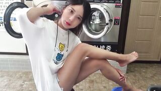 Lovely laundromat legs