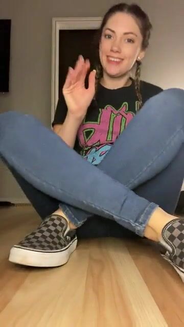 Y’all seemed to like the first vid I dropped of her so I gottu with another one ???? nothing better than sweaty smelly soles ????