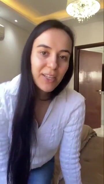 Brazilian women show her feet soles and toes