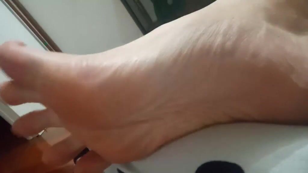giantesses soles ????????????