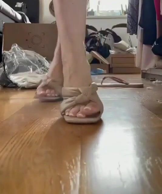 my girlfriend shows her pretty feet