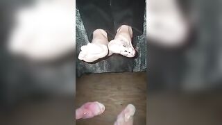 Foot Fetish: Florida mom teases with her gorgeous feet #4