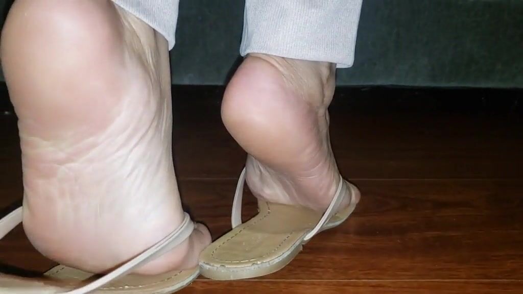 Put something in between my soles and flips flops daddy ???????????? so I can step on it ????????????