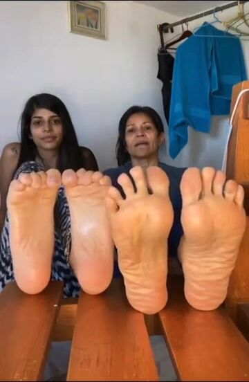 Latina mother and daughter soles