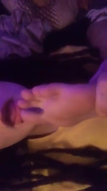 ✨Love sucking my toes✨