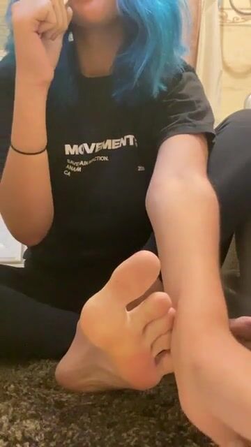 Who wants to see the rest of my size 13 feet? ????????