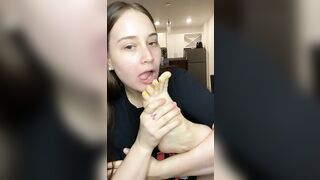 Feet Licking: Closeup lemon toes #4