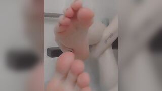 Feet Licking: Suck on my sweet toes please! #1