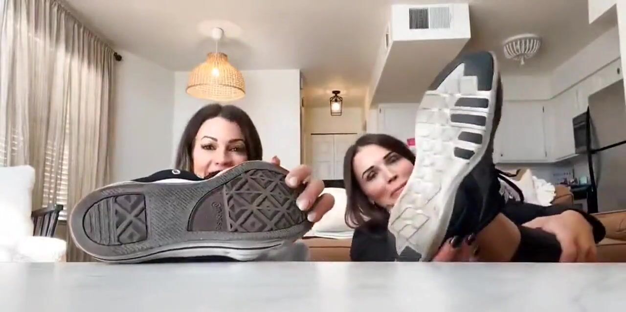One of my all time favourite JOI's,Alli and Emily ♥️♥️♥️ (Not sure if this vid has been posted yet)