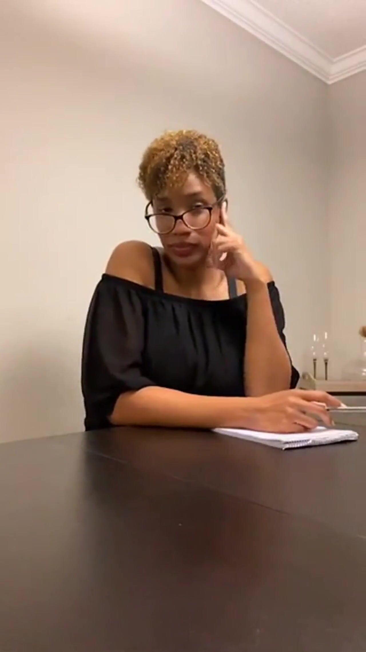 Perfect Ebony Chick Hottie with a red Pedi teases you with her Soles ????????????