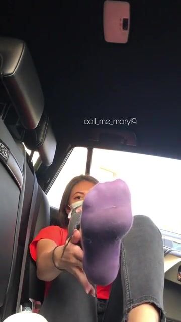 Oops, I really got caught this time by a smiling man ♥️ What would you do if you passed by and saw me taking my socks off?