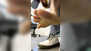 Public Feet: A little office outfit change for u/ADoc57 who gifted me these nylon socks! Can’t wait to get them sweaty for you to enjoy. #4