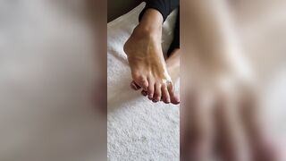 Feet: Oiled feet #4