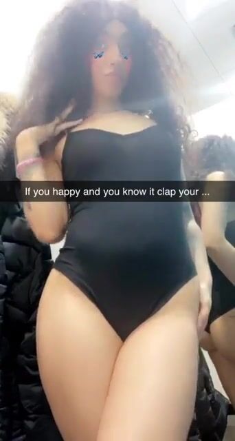I have nice feet and i can clap also :)