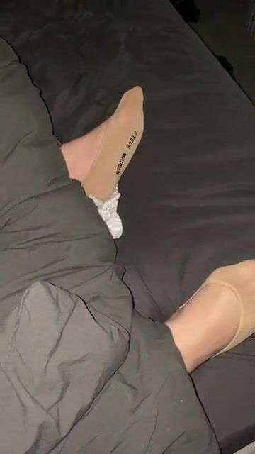 Want to help me play with her feet ?