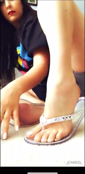 She fine but she always got some stupid ass filter on all her videos.