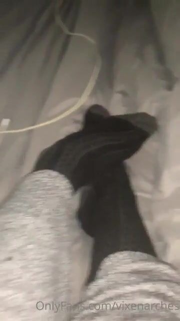 Feet show + ignore