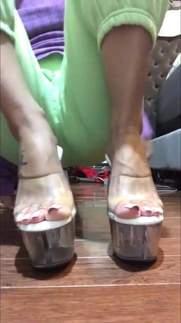 FEET - SLIPPERS - FOOTJOB