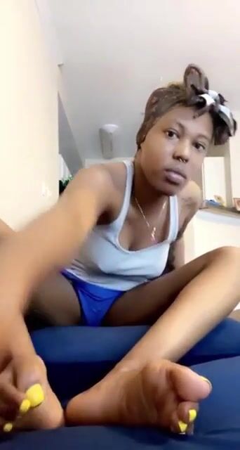 Ebony Yellow Toes ans Soles