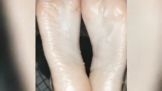 Feet: Spraying huge soles #3