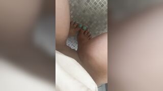 Foot Fetish: Peeing on my toes #1