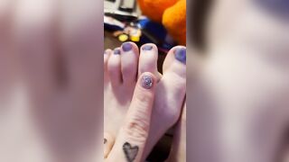 Feet: Wiggle wiggle dirty little toes #3