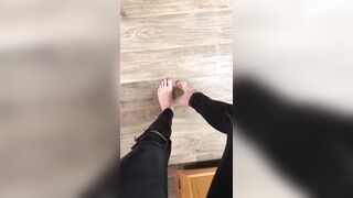 Feet: Lil midday stretches ♥️♥️ #3