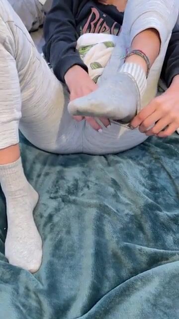 I heard you have a foot fetish, do you want to see my feet? ????