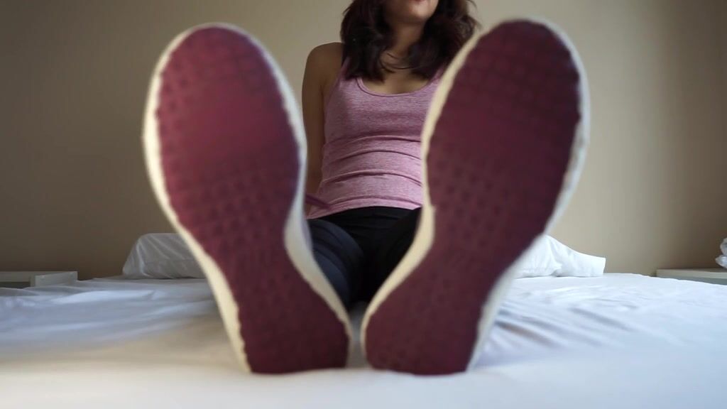 I hit the gym sockless in my sneakers this morning, just thought you'd like to know ♥️‍♀️