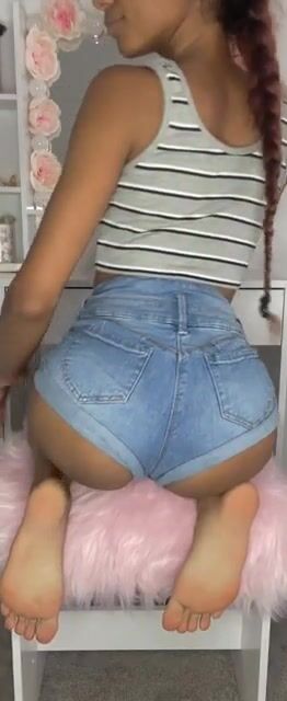 Sit back and enjoy a little tease by me and my feet ♥️♥️✨