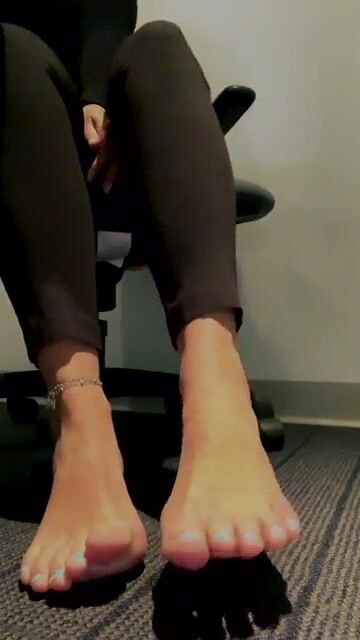 Step one on how to be sneaky at work, hide your phone under the table. I hope I made your work day better ????????????