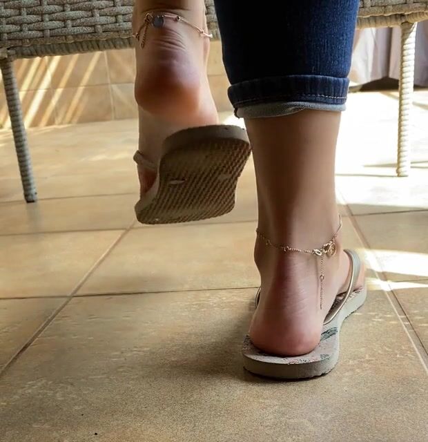 Your POV - you’ve spotted my feet in a coffee shop - you “drop” your spoon and decide to linger ???? do you like what you see?