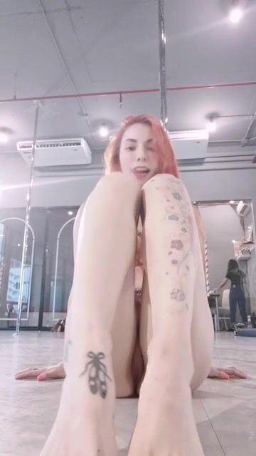 Pole dancer yummy soles and toes