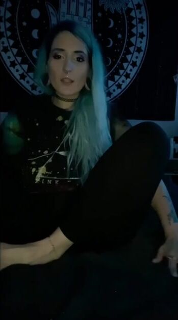 For those dirty foot lovers out there. All day in flip flops at Disney ????