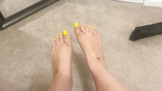 Feet: Yellow glistening toes ♥️♥️♥️♥️ #3