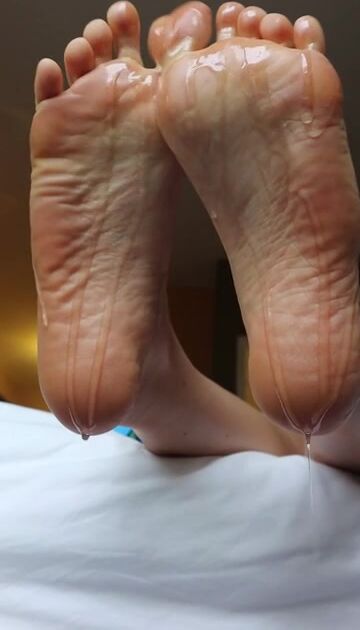 I know my oily sole fans are online right now ❤️