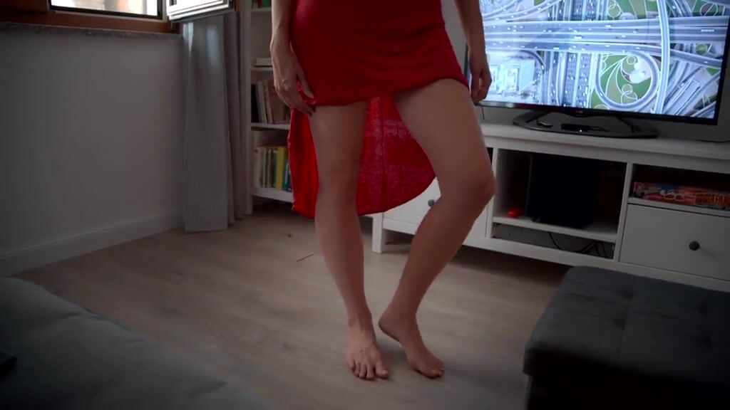 Hi, I’m your neighbor, Ester. I remembered you invited me for a coffee…do you mind if I stay barefoot?! ❤️❤️