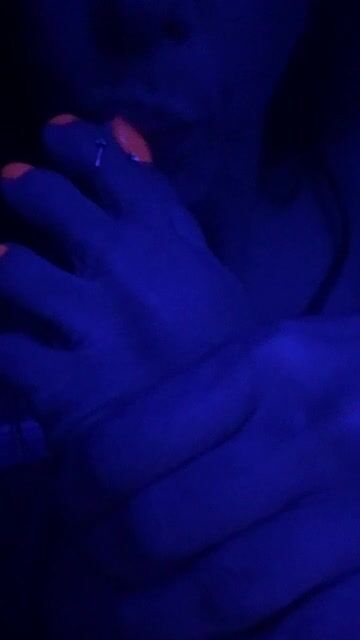 A little fun in the dark????✴️