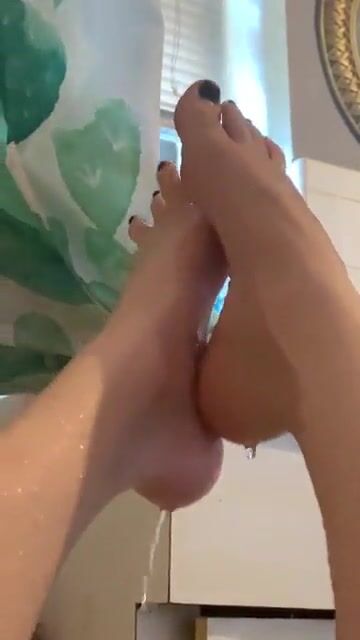 Bath feet ????