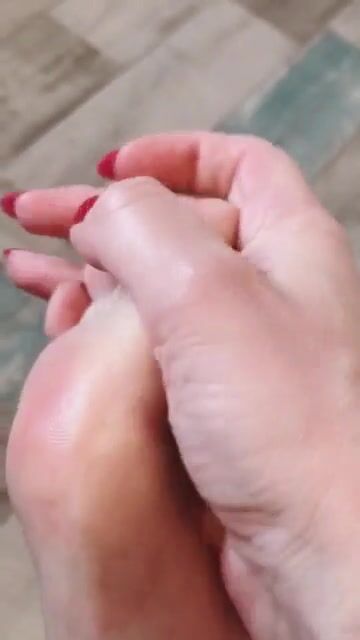Toe massage